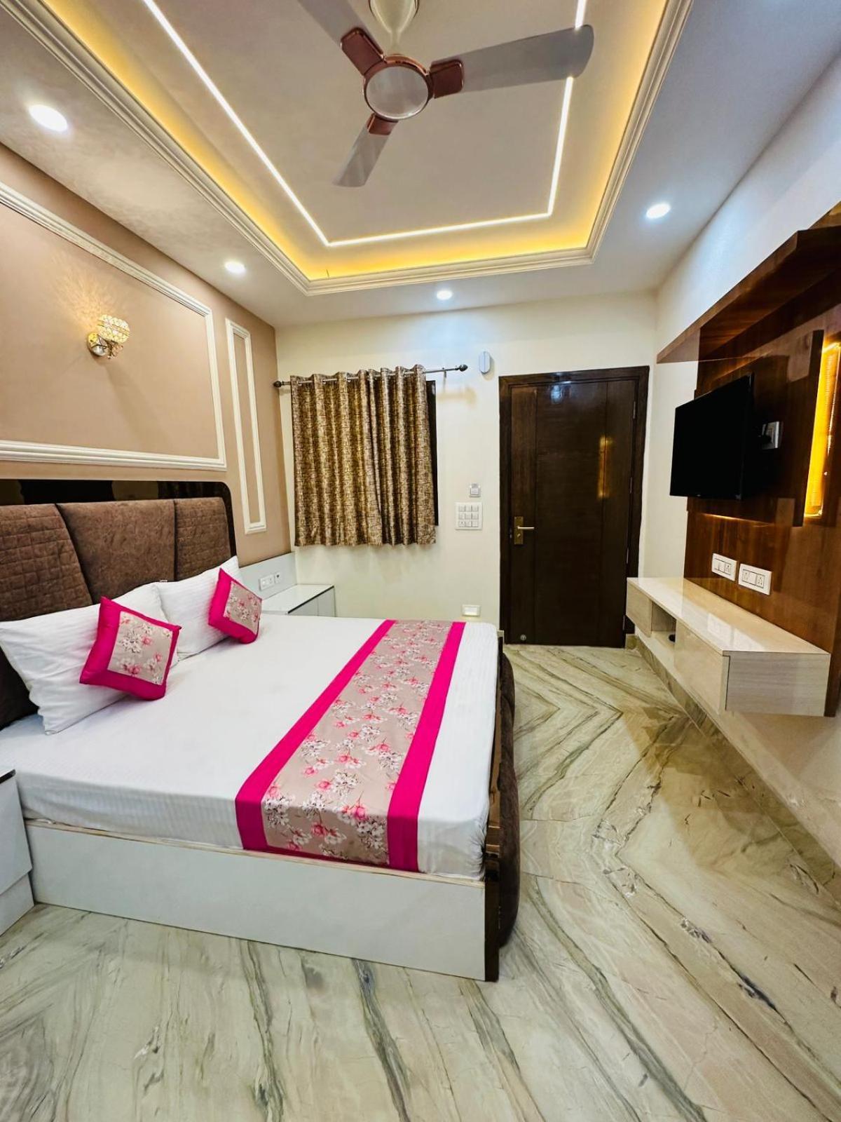 Hotel Samrat Residency 10 Mints Walking Distance Nizamuddin Railway Station New Delhi Exterior photo